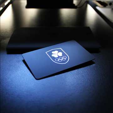 Danh thiếp kỹ thuật số bằng PVC đen mờ | In Bạc